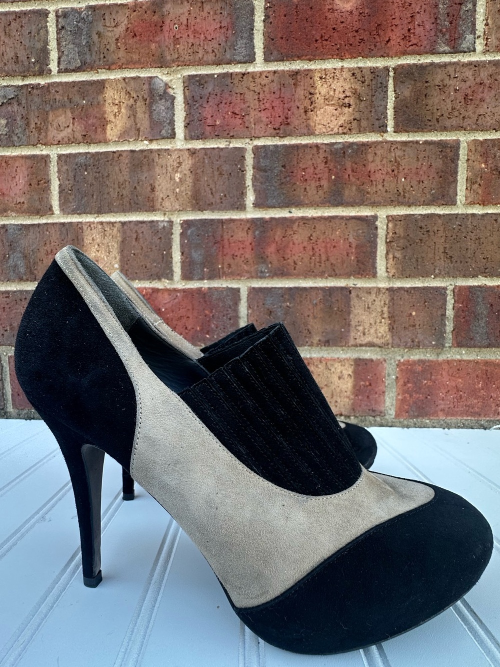 Donald J. Pliner Suede Pump Retro Glam Heels Romantic Feminine Leather Stiletto
